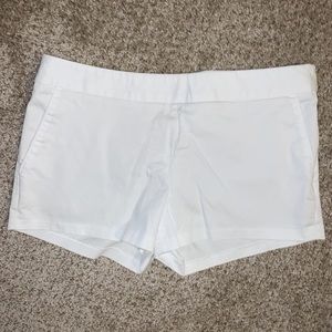 EXPRESS WHITE SHORTS SIZE 6